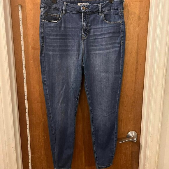 Size 16 - Refuge + - Light Blue Jeans - W35"xL27" - Picture 1 of 6